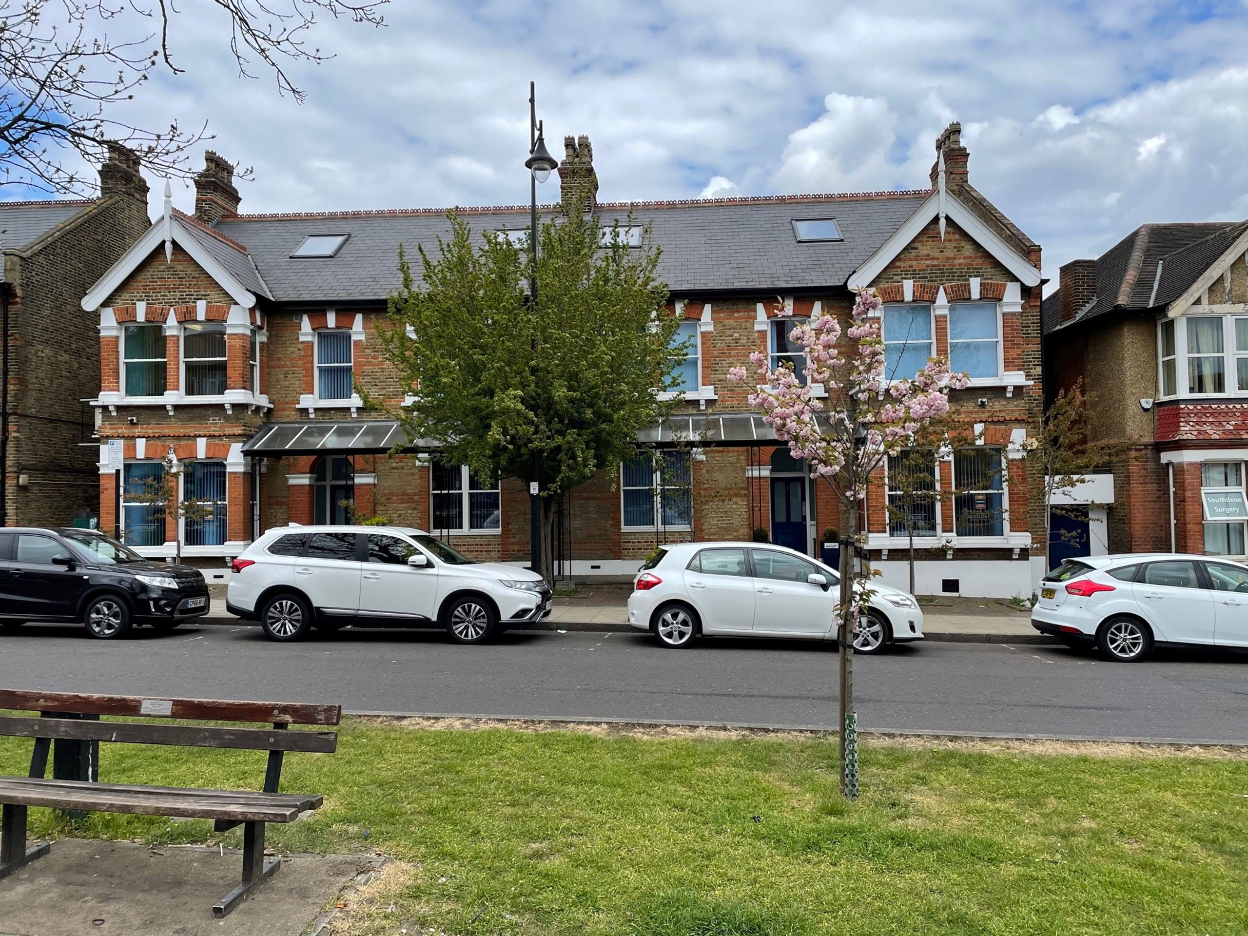 To Let The Shrubberies, 1 & 2. Lane, South Woodford, South