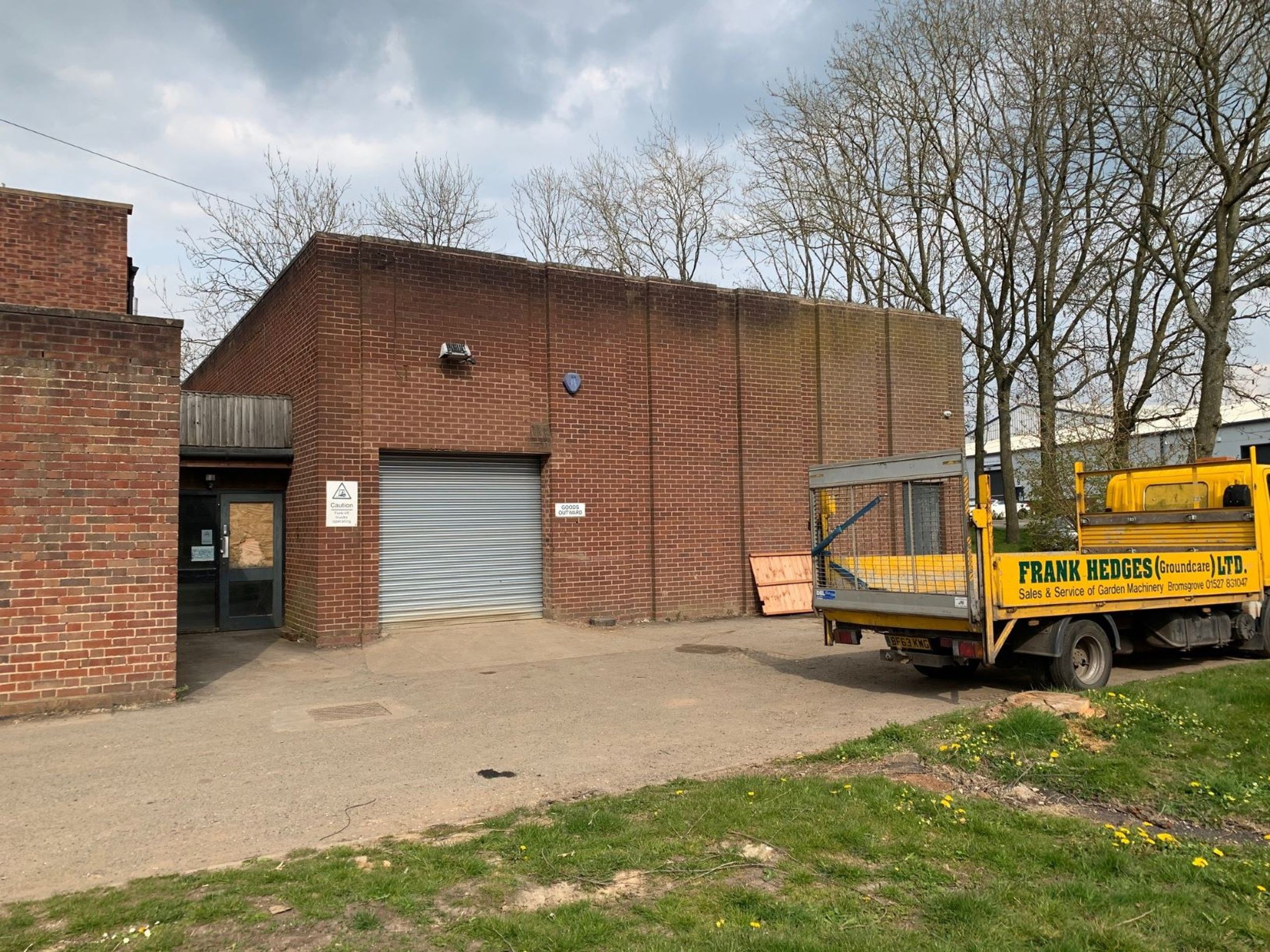 To Let Unit 1 Premier House, Hewell Road, Enfield Industrial Estate