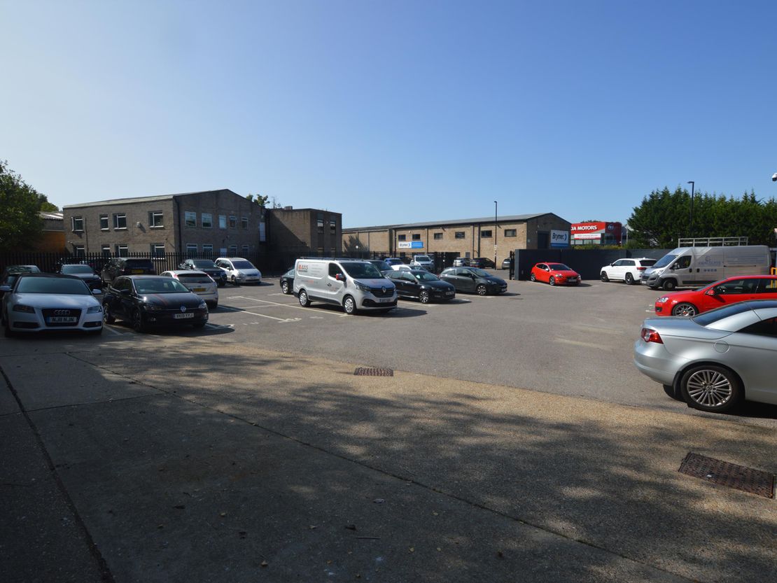 Unit 8 Redlands Centre, Redlands, Coulsdon, Surrey, CR5 2HT