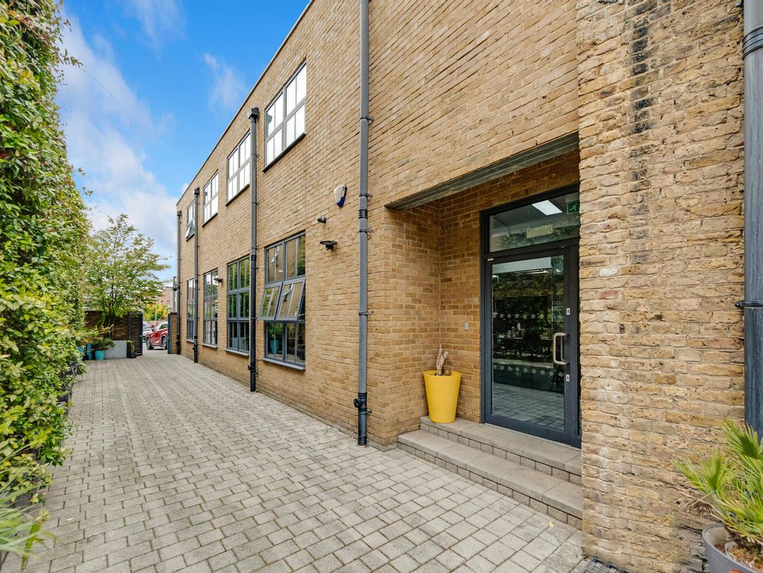 Studio 3, The Courtyard, 100 Villiers Road, Willesden, NW2 5PJ