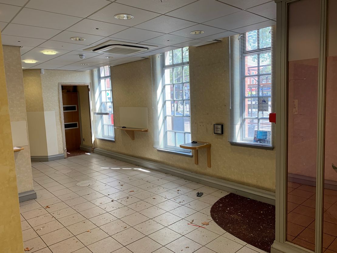 26-27 The Square
																					Retford