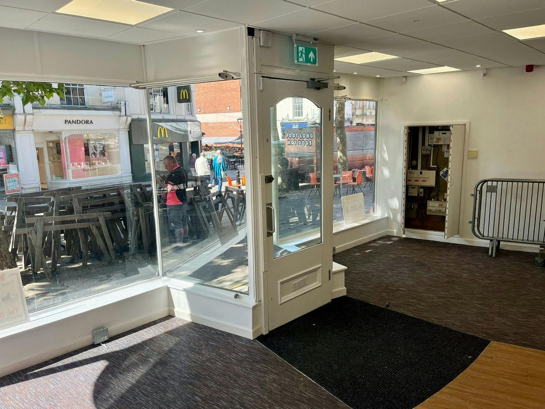 4 Central Pavement, Chesterfield, S40 1PQ