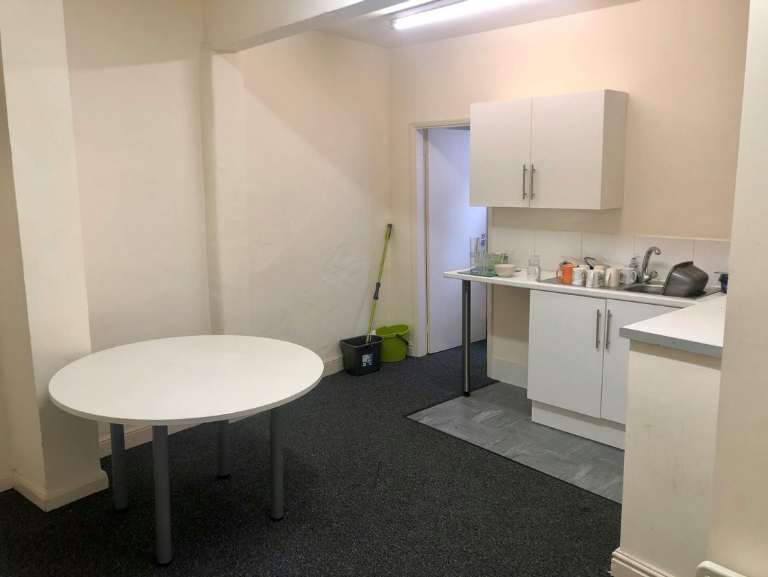 4 Central Pavement, Chesterfield, S40 1PQ