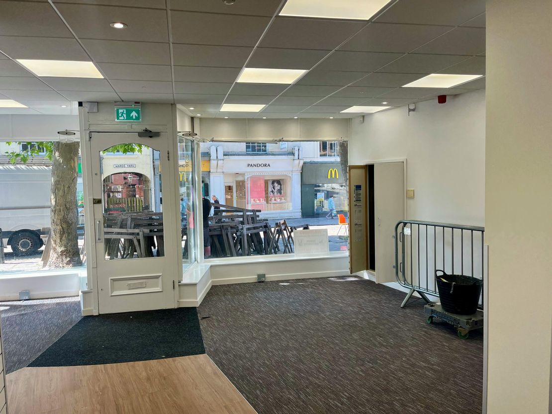 4 Central Pavement, Chesterfield, S40 1PQ
