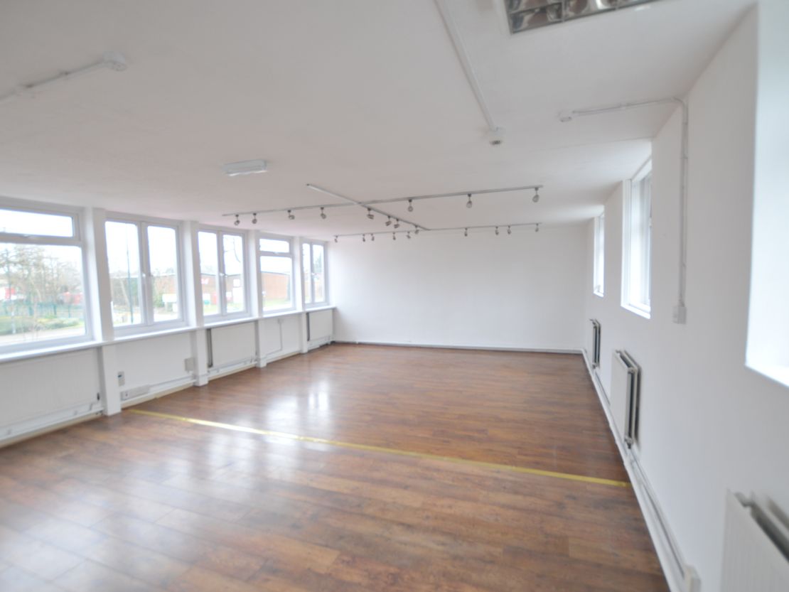 53 Gatwick Road, Crawley, RH10 9RD