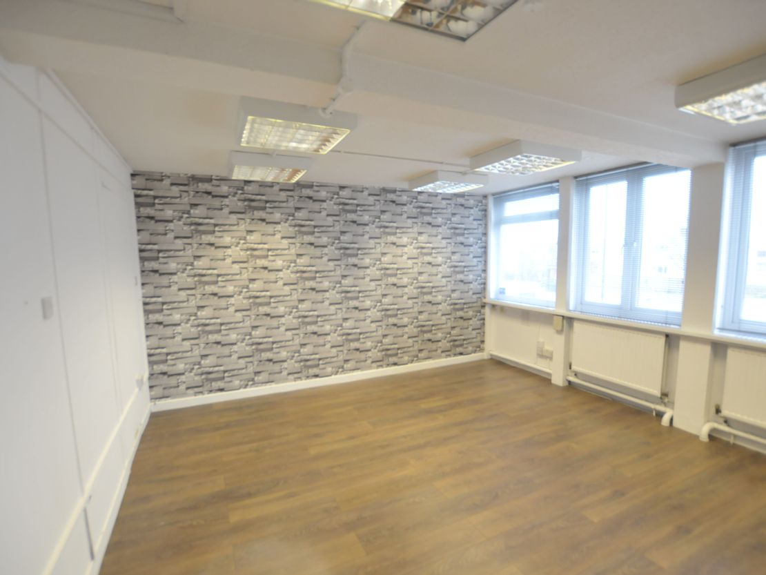 53 Gatwick Road, Crawley, RH10 9RD