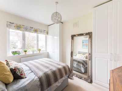 Property Image for Roundmead Close, Loughton, Essex, IG10