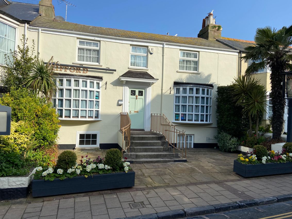 To Let The Clifford Arms, 34 Fore Street, Shaldon, Teignmouth, Devon