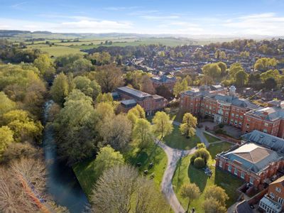 Property Image for Pease House, The Priory, Tilehouse Street, Hitchin, Hertfordshire, SG5 2DW