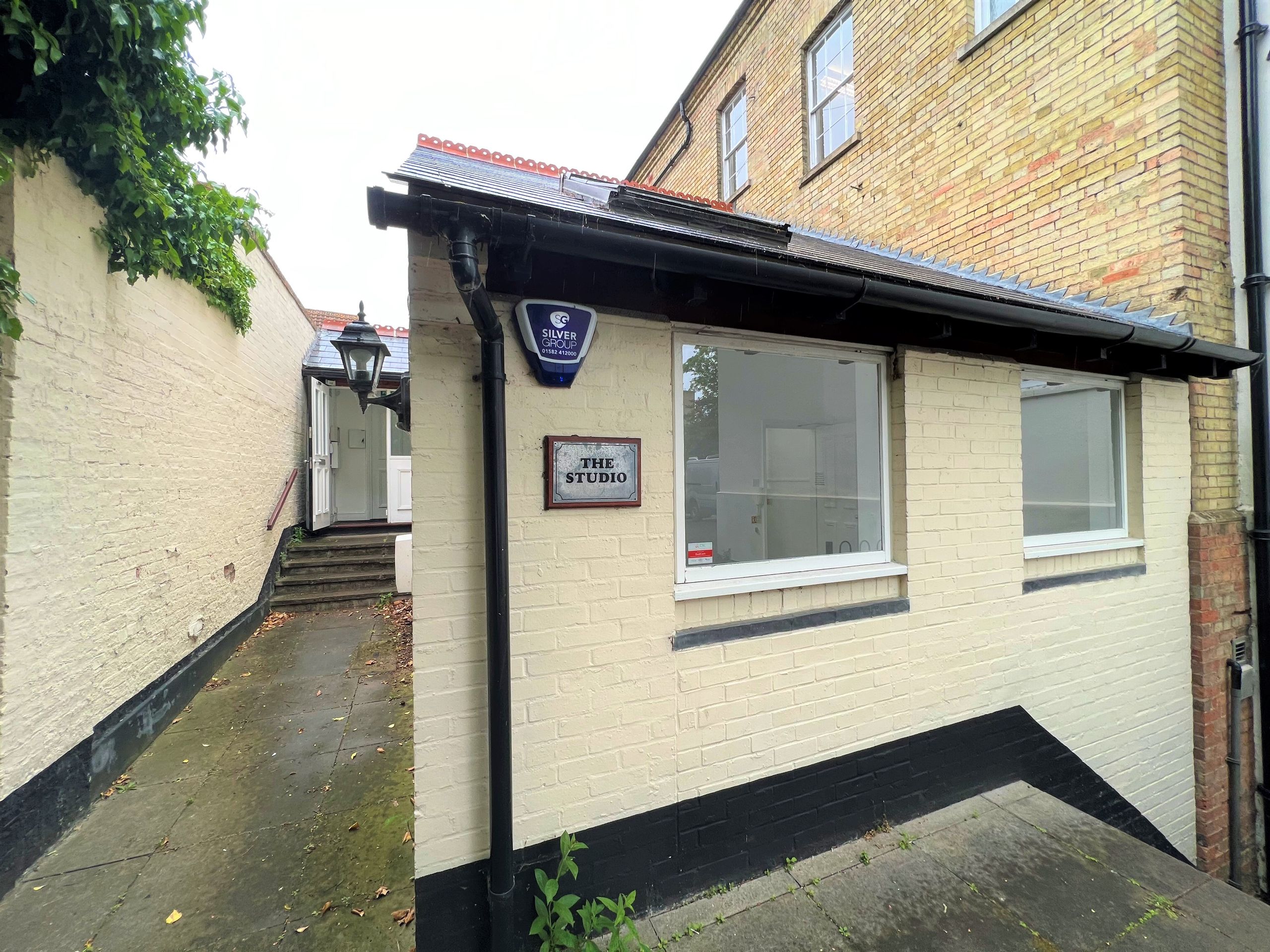 To Let The Studio, Trinity Gardens, 911 Bromham Road, Bedford