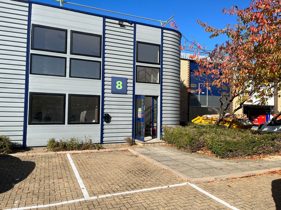 To Let 8 Plover Close, Interchange Park Newport Pagnell, Milton Keynes