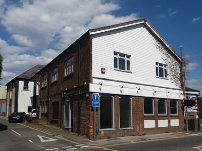 Property Image for 1 & 1A Penns Road, Petersfield, Hampshire, GU32 2EW