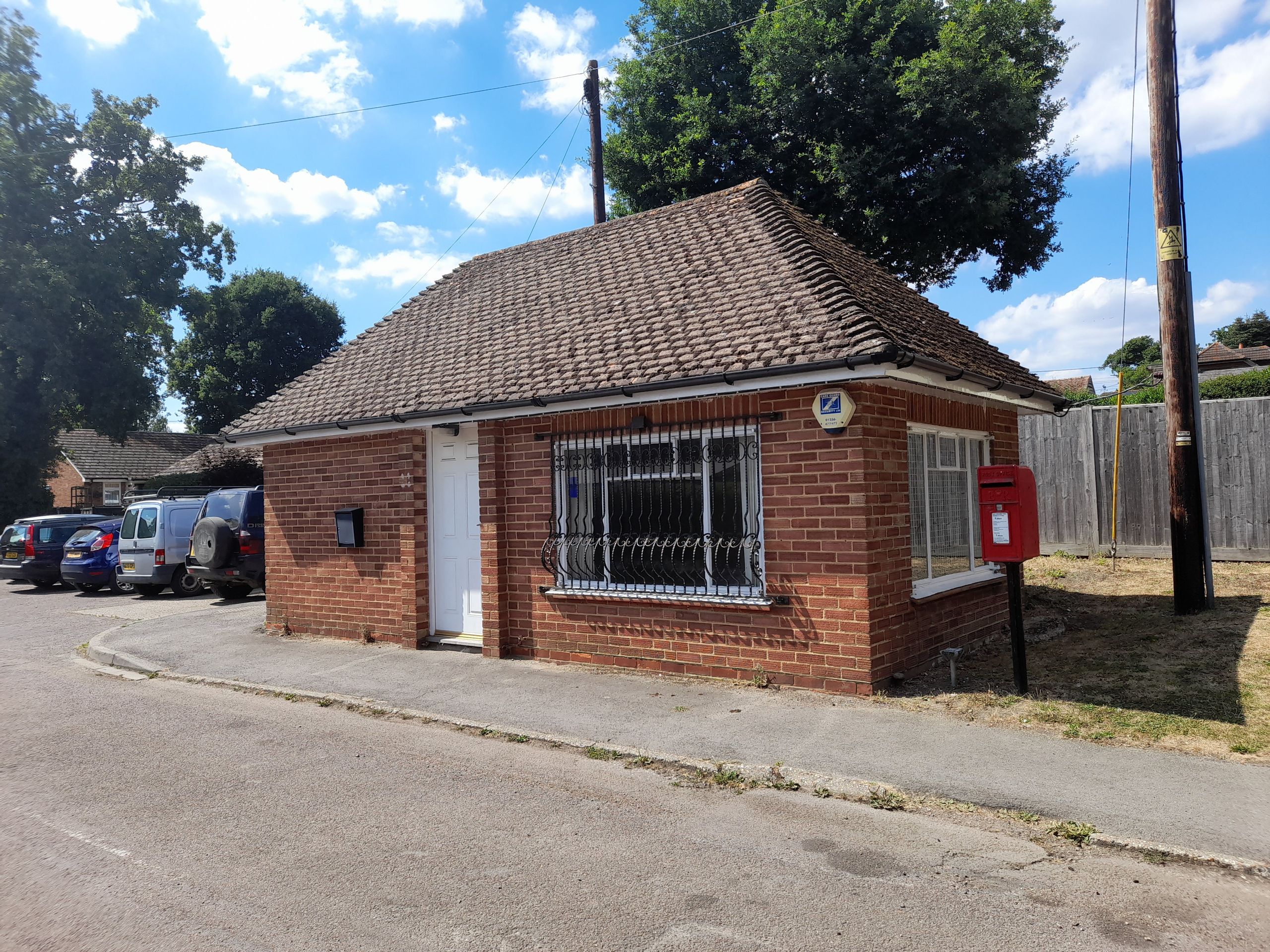 To Let Little London Stores, Beachs Crescent, Little London, Tadley