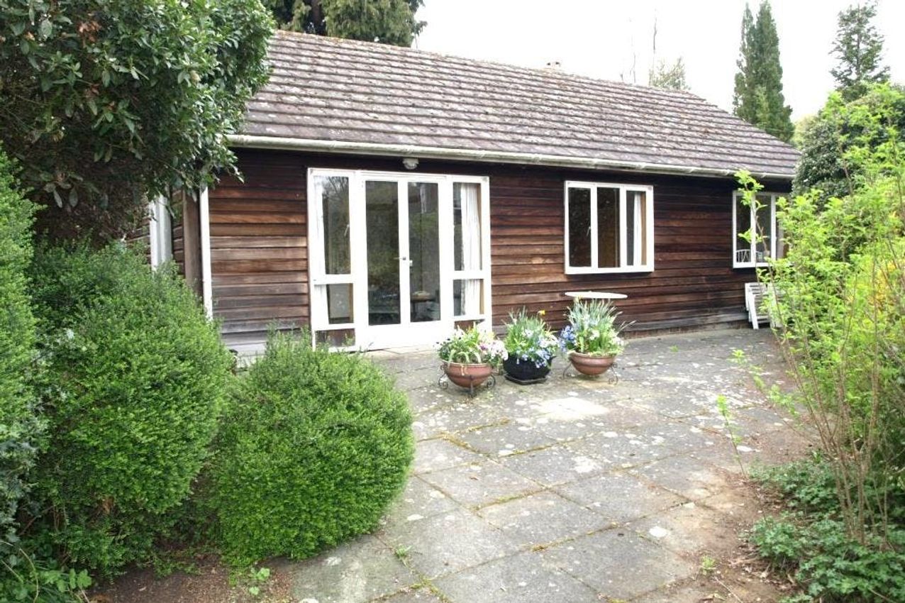 To Let Leat Cottage, Vicarage Hill, Westerham, TN16 1TJ PropList