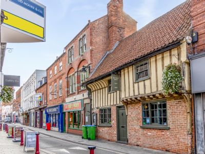Property Image for 45 Stodman Street | Newark upon Trent| Nottinghamshire | NG24 1AW