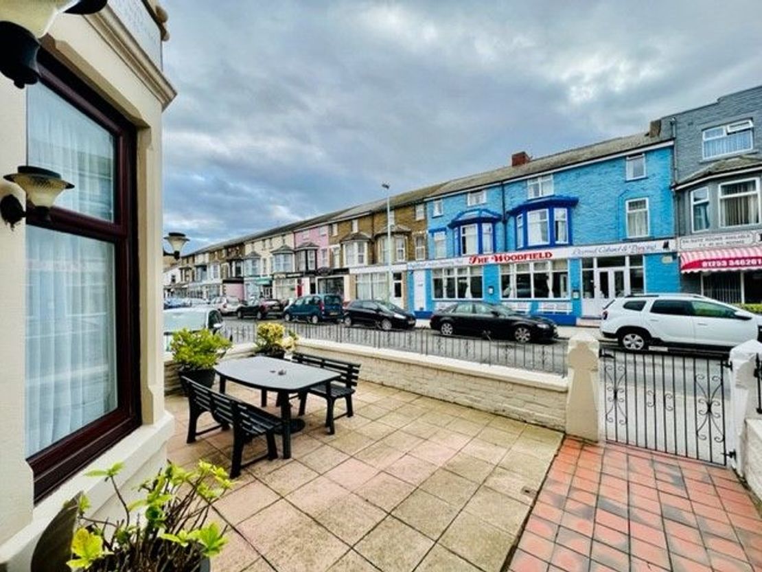Woodfield Lodge Apartments, 28 Woodfield Road, Blackpool, FY1