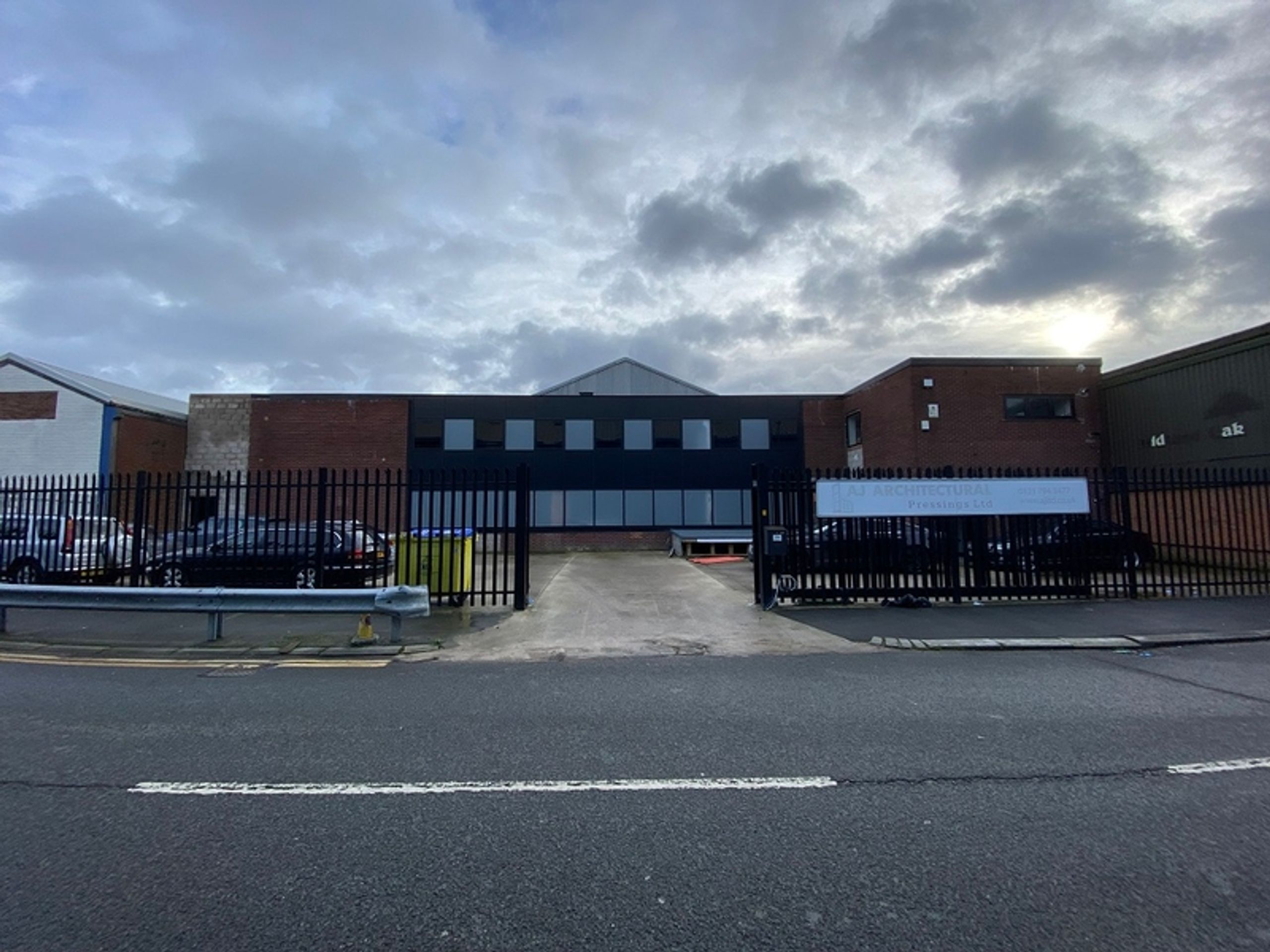 For Sale Unit 33A, Middlemore Industrial Estate, Smethwick, B66 2EP