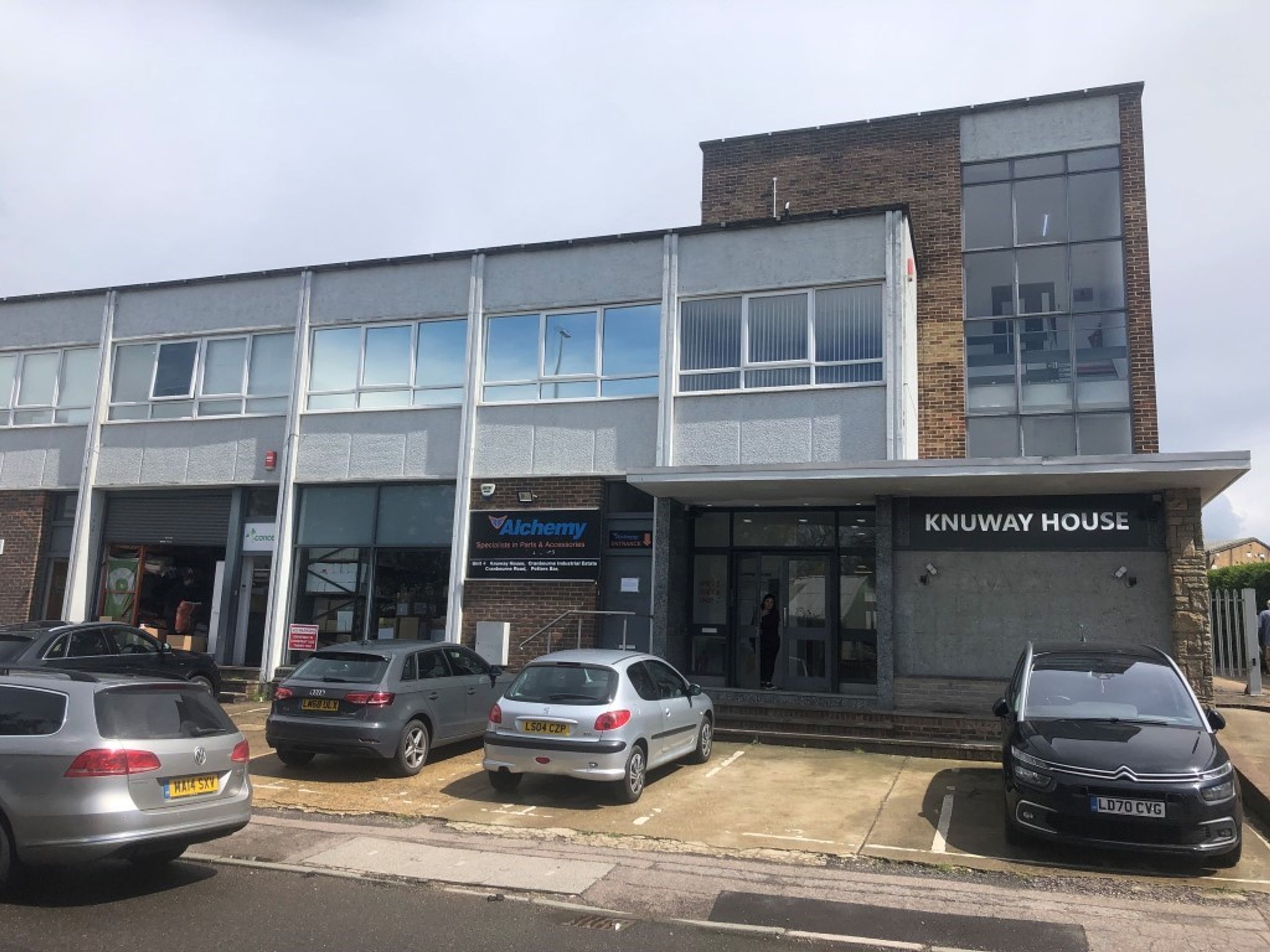 For Sale Unit 6 Knuway House, 5 Cranborne Road, Potters Bar, EN6 3JN