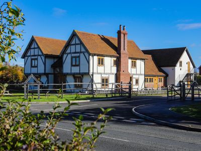 Property Image for The Farmhouse, Abingdon Road, Steventon, Oxfordshire, OX13 6RW