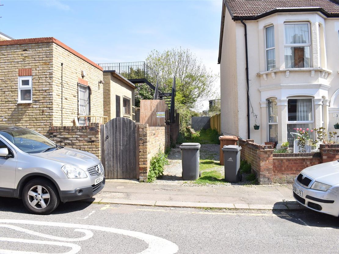 Connaught Road, Chingford, London
