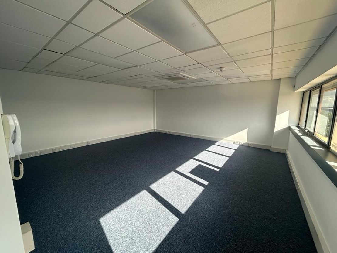B1 Thames View Business Centre, Fairview Industrial Estate, Barlow Way, Rainham, Essex, RM13 8BT