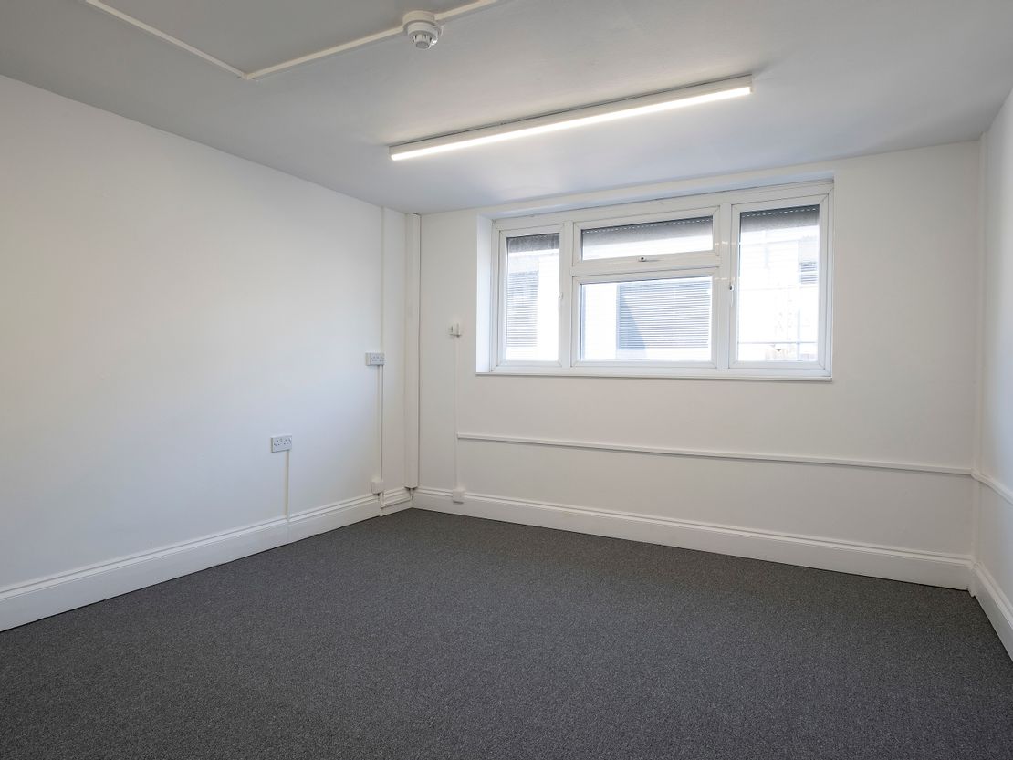 Unit 4c Crescent Court, North Crescent, London, E16 4TG