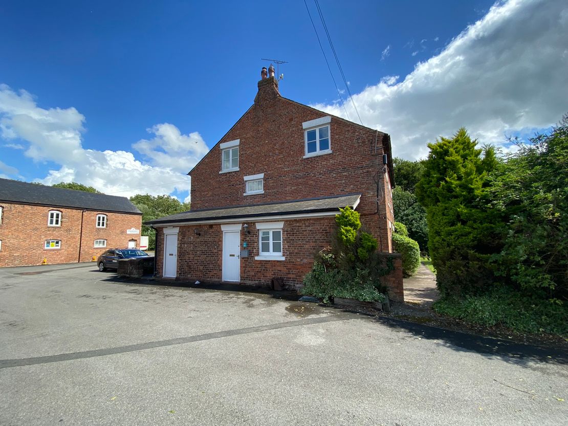 Dragon Hall House, Whitchurch Road, Tattenhall, Cheshire, CH3 9DU