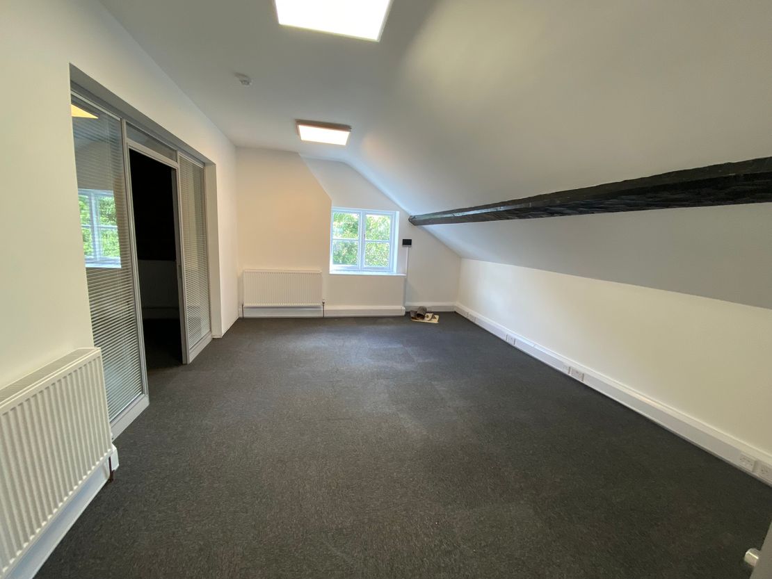 Dragon Hall House, Whitchurch Road, Tattenhall, Cheshire, CH3 9DU