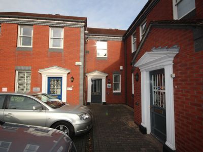 Property Image for 9 Centre Court, Vine Lane, Halesowen, West Midlands, B63 3EB