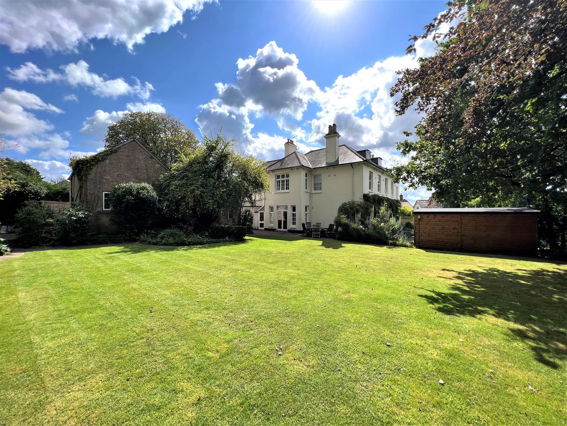 Stoneleigh House, 2 Rowlands Hill, Wimborne, Dorset, BH21 1AN