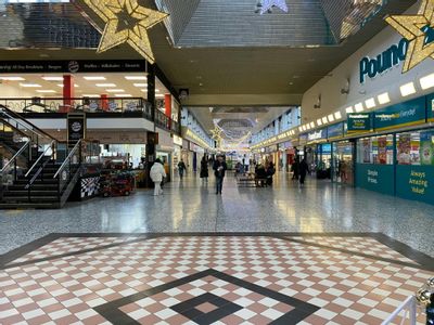 Property Image for Crossgates Shopping Centre, Leeds, LS15 8ET