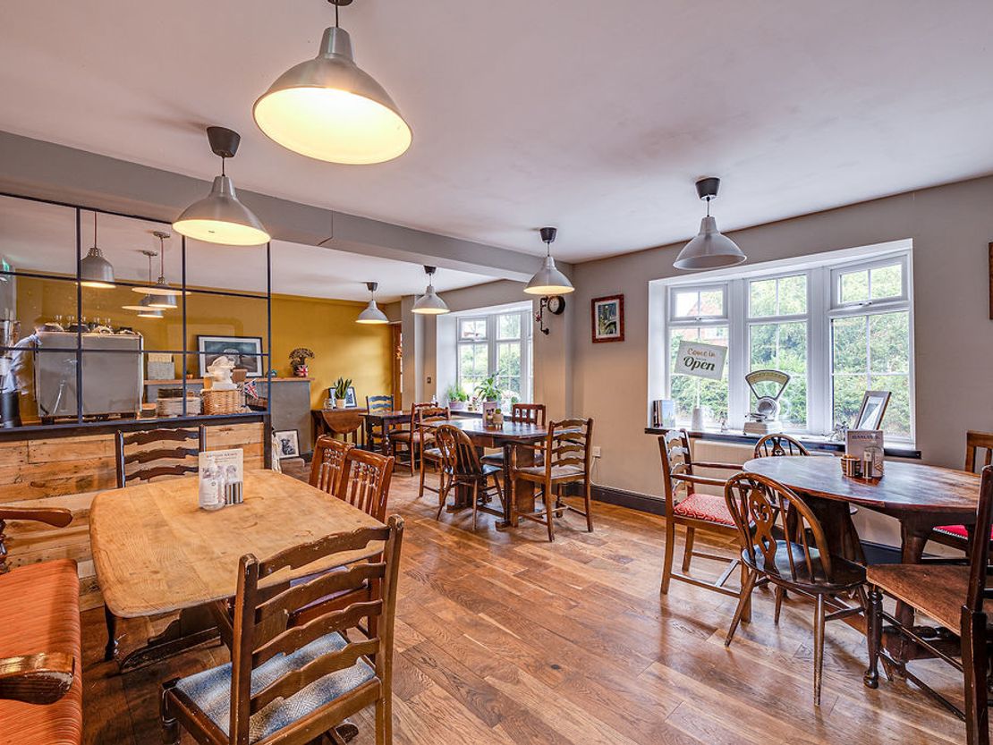Durham Heifer, Nantwich Road, Broxton, Chester, Cheshire, CH3 9JH