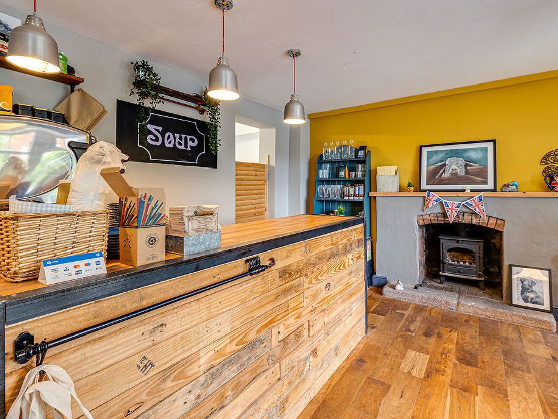 Durham Heifer, Nantwich Road, Broxton, Chester, Cheshire, CH3 9JH