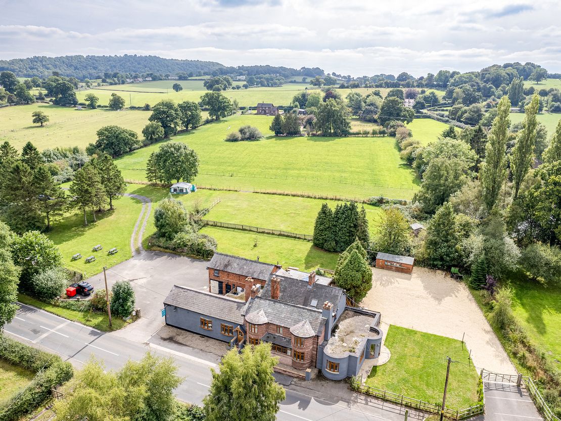 Durham Heifer, Nantwich Road, Broxton, Chester, Cheshire, CH3 9JH