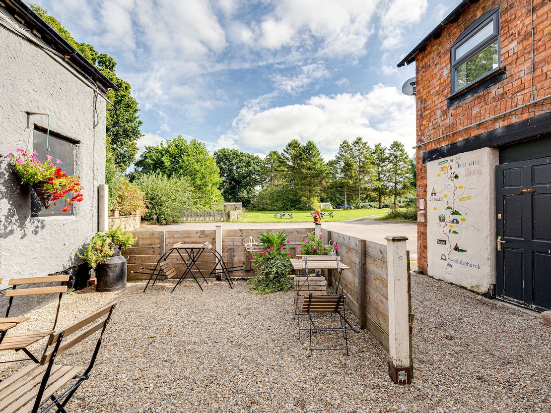 Durham Heifer, Nantwich Road, Broxton, Chester, Cheshire, CH3 9JH