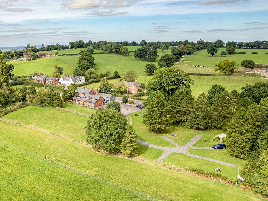 Durham Heifer, Nantwich Road, Broxton, Chester, Cheshire, CH3 9JH
