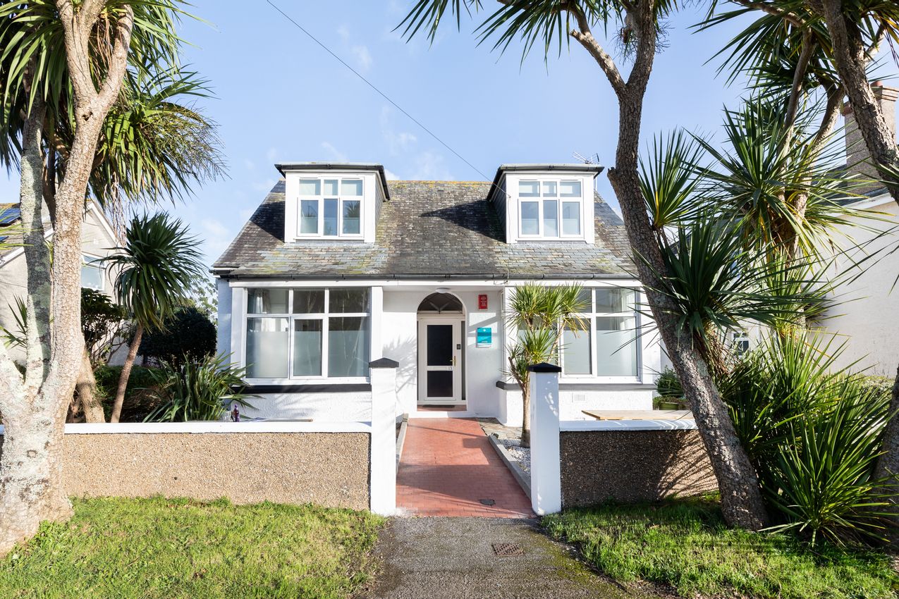 Oasis House & Apartment, Dracaena Avenue, Falmouth, Cornwall, TR11 2EG