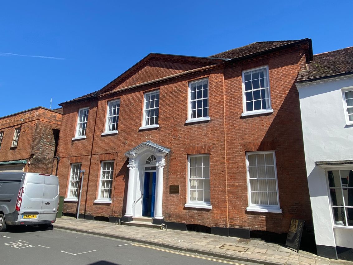 1st Floor, Front Office Suite, 1 North Pallant, Chichester, West Sussex, PO19 1TL