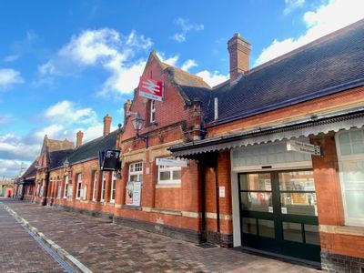 Property Image for Unit A Farrow House Weavers Yard Market Street, Newbury, Berkshire, RG14 5DP