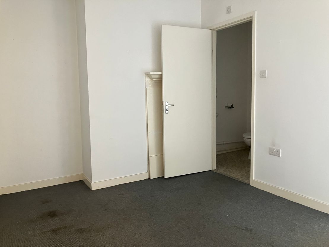 18 Commercial Street, Batley, West Yorkshire, WF17 5HH
