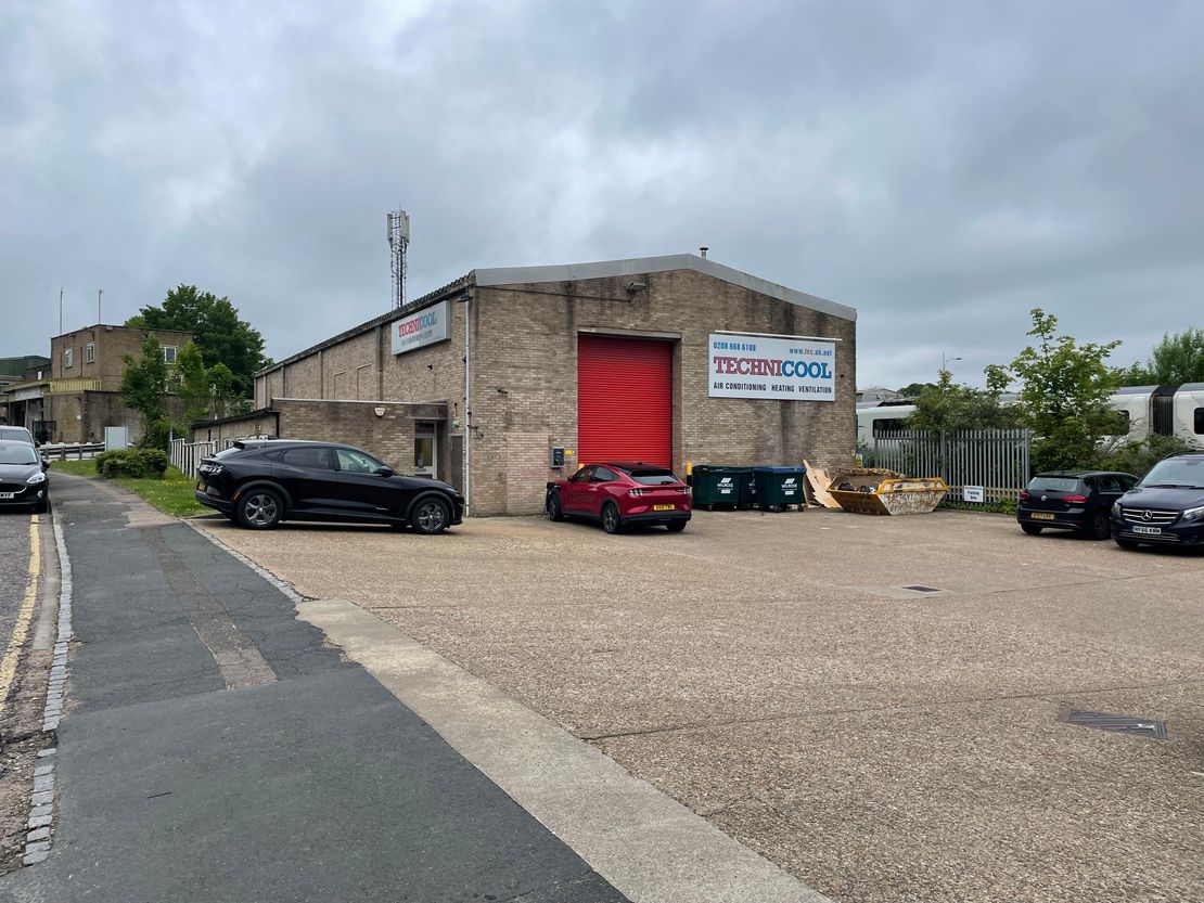 Unit A, Redlands, Coulsdon, Surrey, CR5 2HT