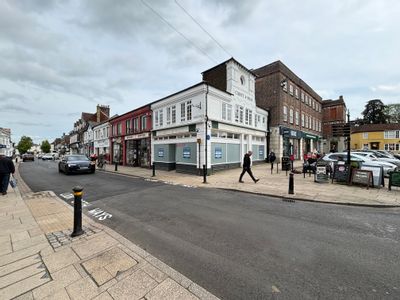 Property Image for 1 Exchange Buildings, The Square, Petersfield, Hampshire, GU32 3JU
