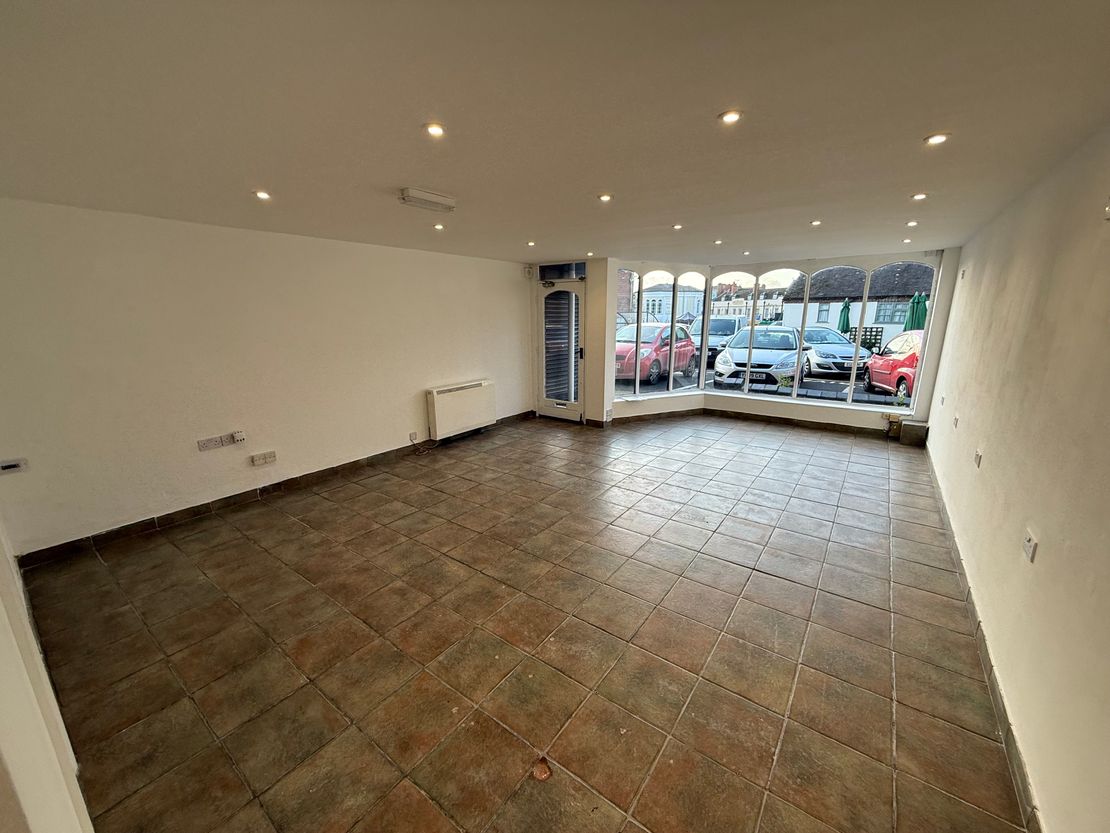 2 Shambles Court, Bell Street, Lutterworth, Leicestershire, LE17 4DW