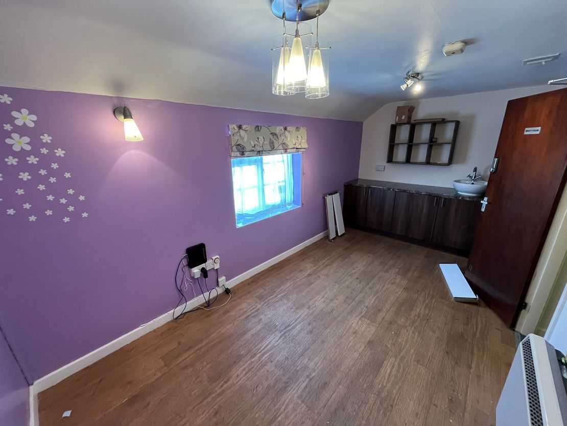 2 Shambles Court, Bell Street, Lutterworth, Leicestershire, LE17 4DW