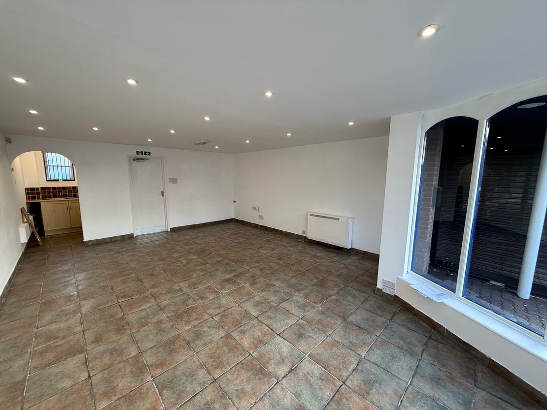 2 Shambles Court, Bell Street, Lutterworth, Leicestershire, LE17 4DW