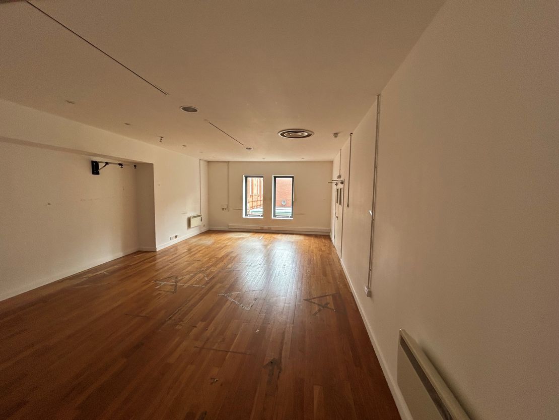 Unit 4, 40-50 High Street, Leicester, Leicestershire, LE1 5YN