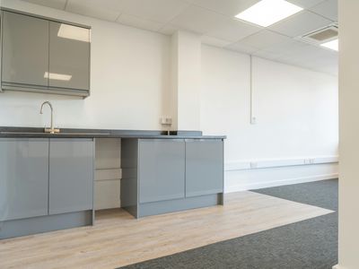 Property Image for Ground Floor, 96-99 Queens Road, Brighton, BN1 3XE