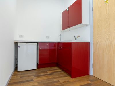 Property Image for Ground Floor, 96-99 Queens Road, Brighton, BN1 3XE