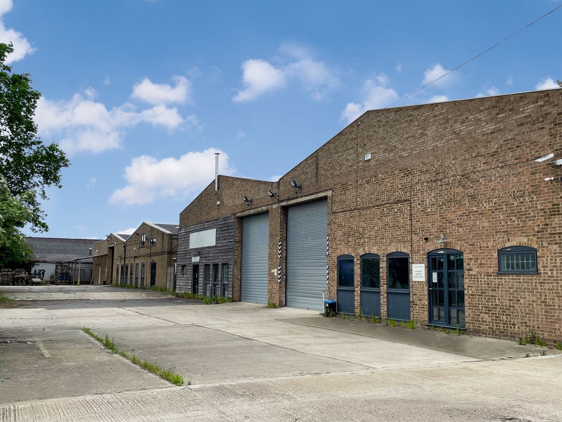 Units 1 - 2 Carterton Industrial Estate, Carterton, Oxfordshire, OX18 3EZ