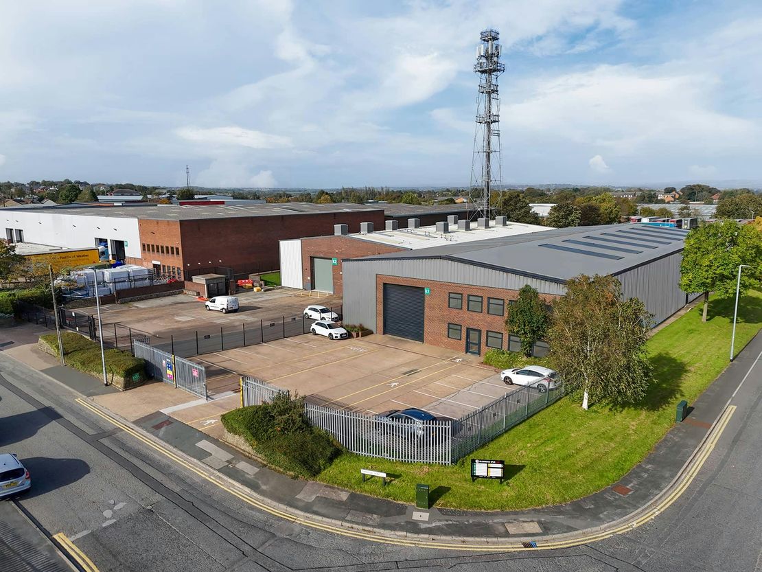 Unit K1, Gildersome Spur, Leeds, LS27 7JZ